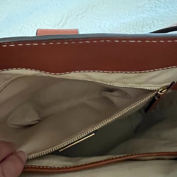 Tory Burch Large Miller Bucket Bag - Picture 4 of 6